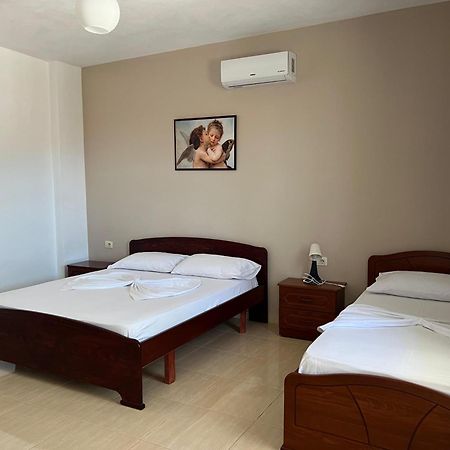 Tomi Apartments Sarandë Exteriör bild
