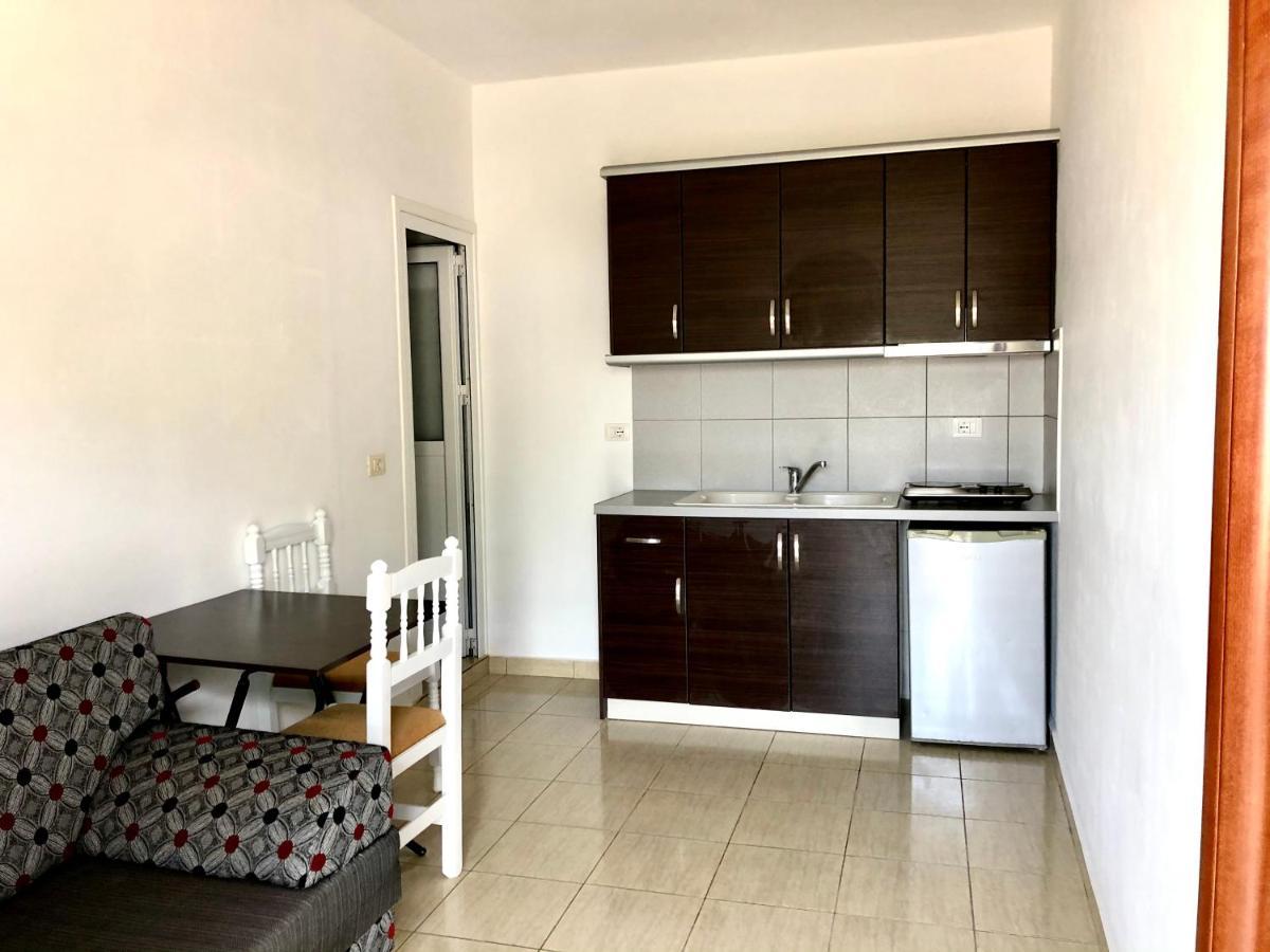 Tomi Apartments Sarandë Exteriör bild