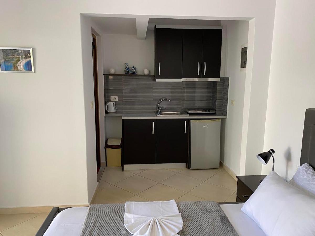 Tomi Apartments Sarandë Exteriör bild
