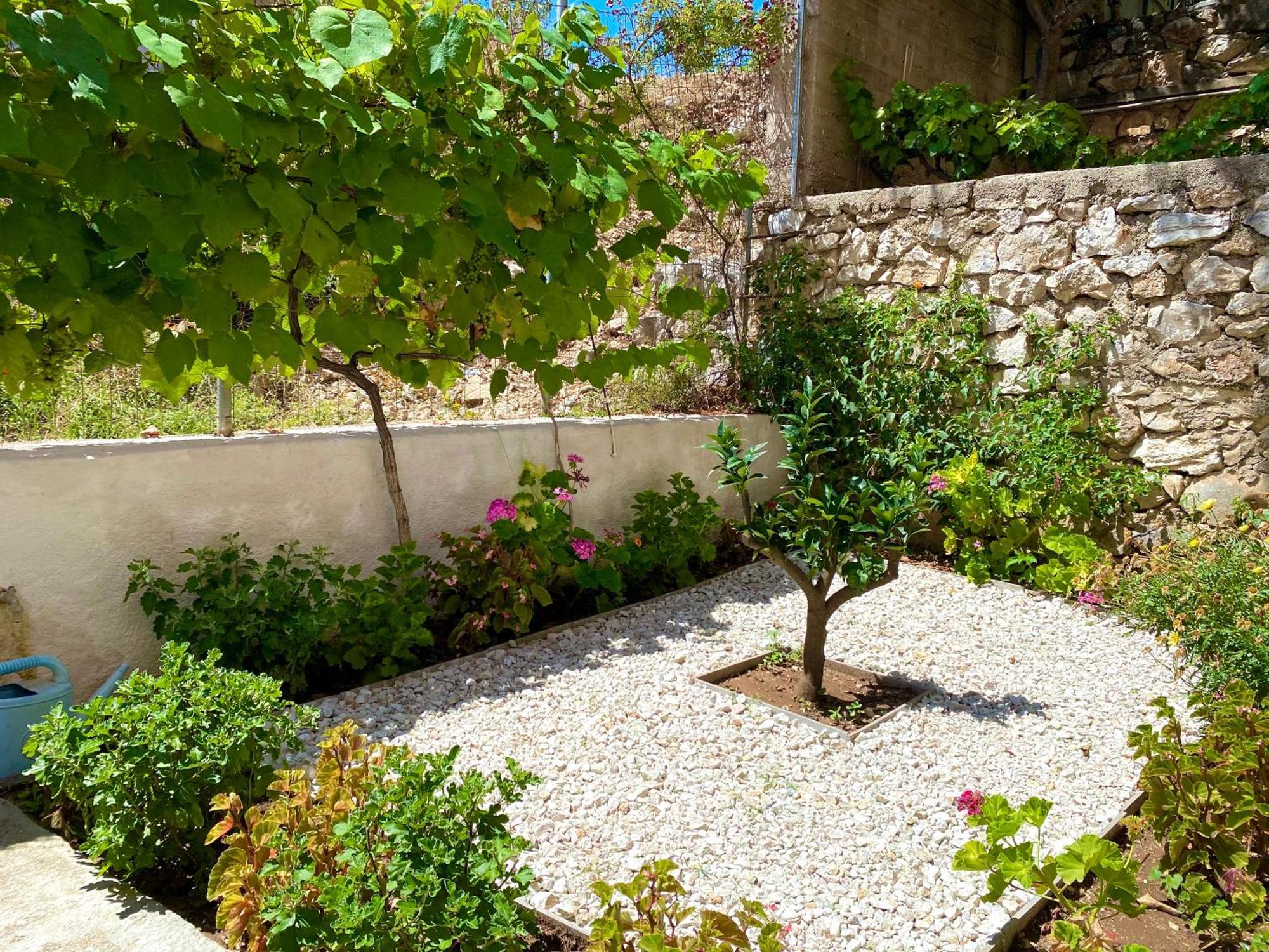 Tomi Apartments Sarandë Exteriör bild