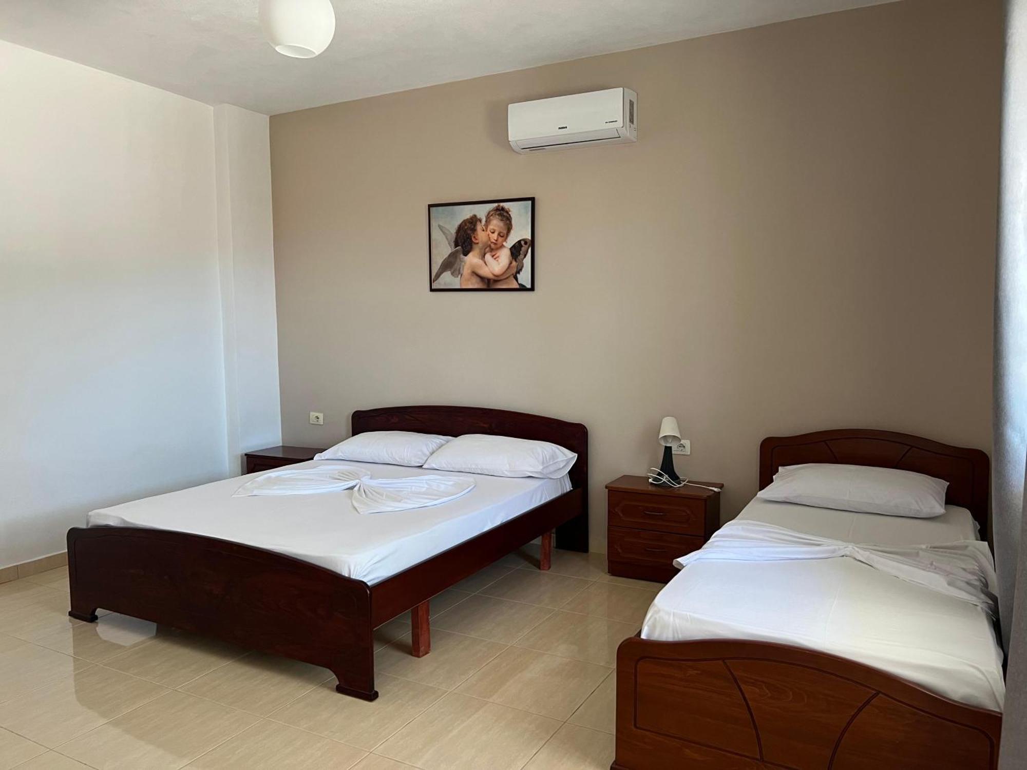 Tomi Apartments Sarandë Exteriör bild